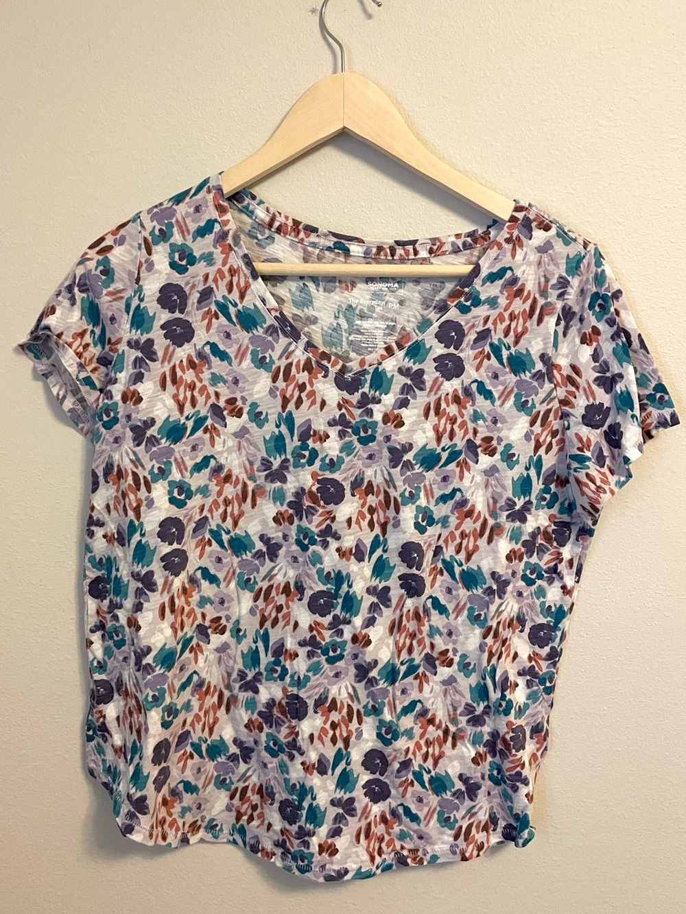 🌸 Floral V-Neck T-Shirt | Sonoma | Petite M | Boho Cottagecore Colorful Top